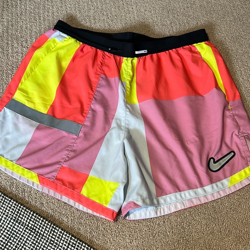 Men’s Nike workout shorts. Pockets. Perfect condition. Medium